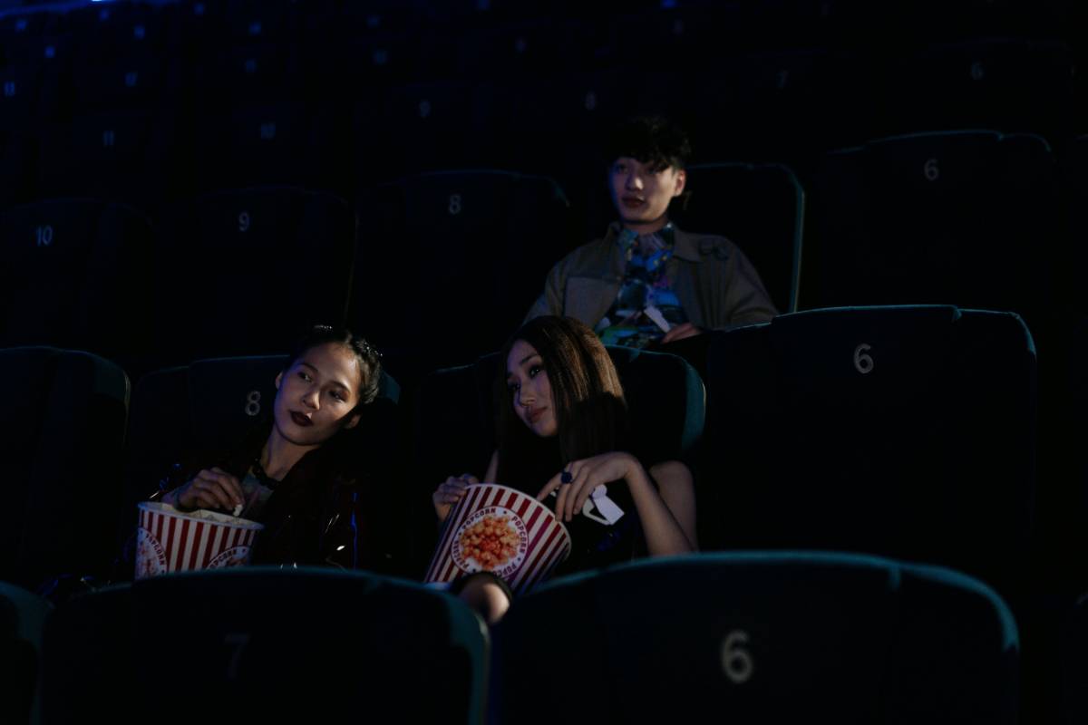 What are the highest-grossing Hollywood movies of all time?